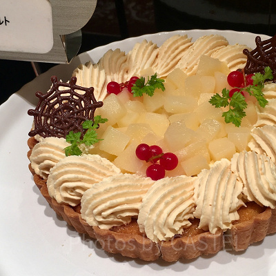 クモの巣型のチョコレートがハロウィーン感抜群！