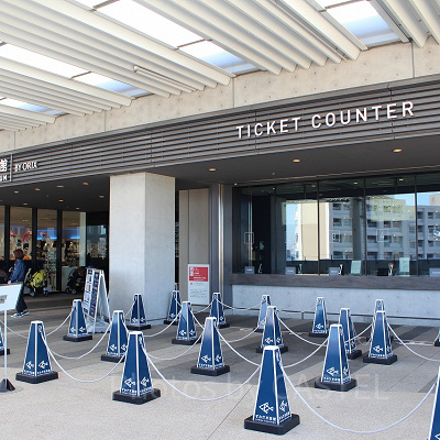 平日午前9時半頃のチケット売り場は空いていて快適