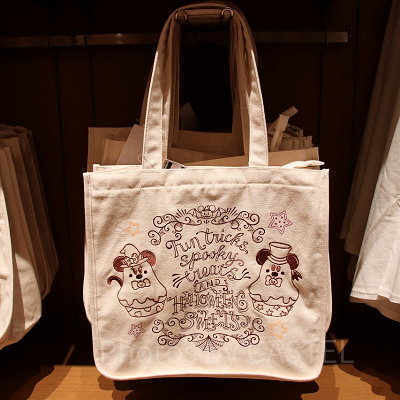 トートバッグ（白）はマチも大きくたっぷり大容量