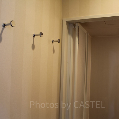 洗面所には人数分のフックも完備