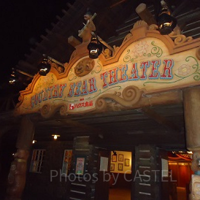 シアタータイプのアトラクションは回転が良いのでスムーズ