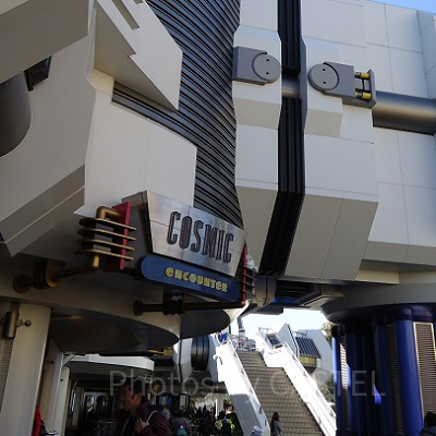 近未来の世界が広がるトゥモローランド