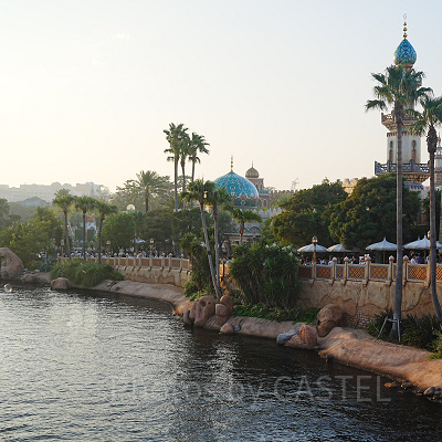 テーマポートを1つ1つ巡って建築美と文化を味わう