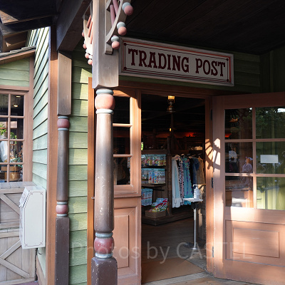 トレーディングポストの入り口