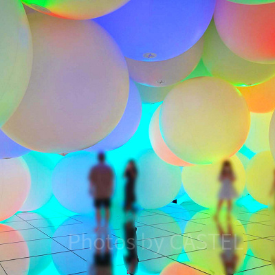 意思を持ち変容する空間、広がる立体的存在 - 平面化する3色と曖昧な9色、自由浮遊