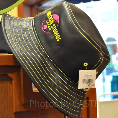 ユニバーサルジャパンのロゴ入りバケットハット