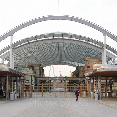 ユニバの入場ゲート（オープン前）