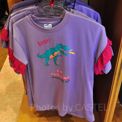 ユニバの新恐竜グッズ「ジュラシック・パーク  I’M EVOLVING」Tシャツ（パープル）