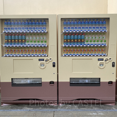 ユニバの自動販売機：エントランス右手コインロッカー