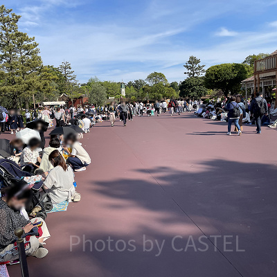 うさたま大脱走！のパレード待ち（15:30ごろ）