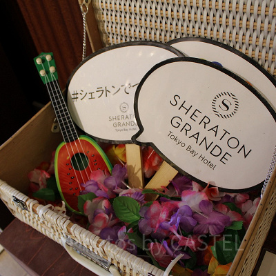 フォトスポットに用意されたプロップスを使って思い出の一枚を♪