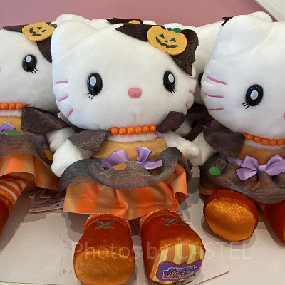 ユニバハロウィン2022グッズ：ハローキティぬいぐるみ