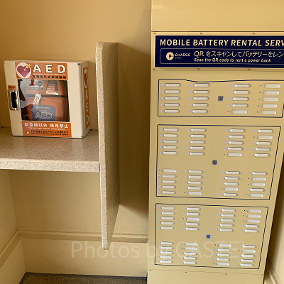  USJモバイルバッテリーレンタルサービス：マンハッタンシアター横のトイレ入口