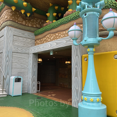 USJモバイルバッテリーレンタルサービス：キノピオ・カフェ横のトイレ入り口