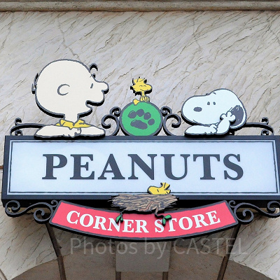 USJのスヌーピーとチャーリーブラウンの看板
