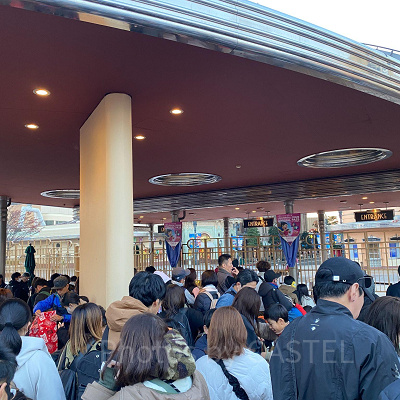 USJの開園待ちの列