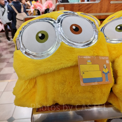 USJ冬グッズ：ミニオンのフード付きポンチョ