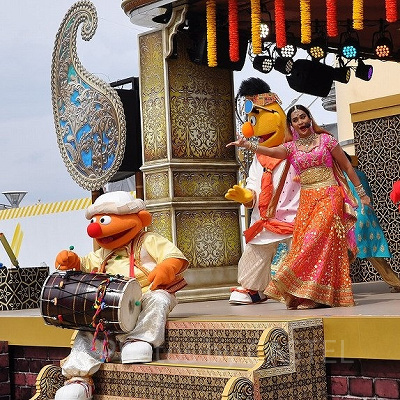 USJのワールド・ストリート・フェスティバル「セサミストリート・ボリウッド」