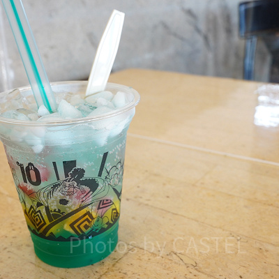 USJ×ワンピースコラボフード2022：操舵手ジンベエの海色ソーダ