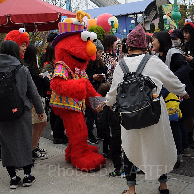 USJのワールド・ストリート・フェスティバル「ワンダーランド・シ－ズンズ・ジョイ」グリーティング風景