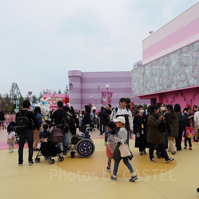 USJのワールド・ストリート・フェスティバル「ワンダーランド・シ－ズンズ・ジョイ」ハローキティのグリーティング場所