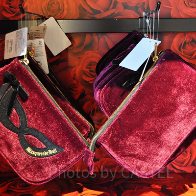 ベルベット生地ポーチ（仮面モチーフ）