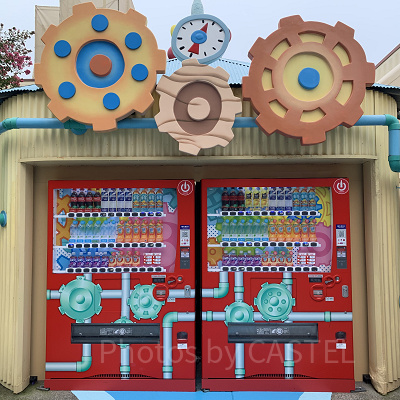 プレイング・ウィズおさるのジョージ前の自動販売機