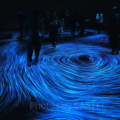 ゲストの動きによって床に渦が現れる