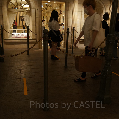 レジ待ちもオレンジライン