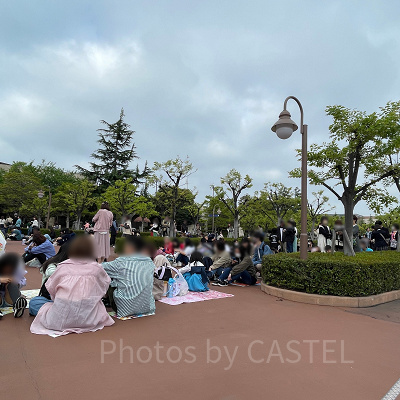 ディズニーシーの開園待ちの様子