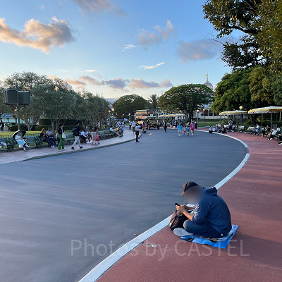 パレード待ちの様子（2022年7月18時30分ごろ）