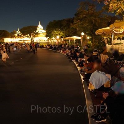 パレード待ちの様子（17時56分時点）