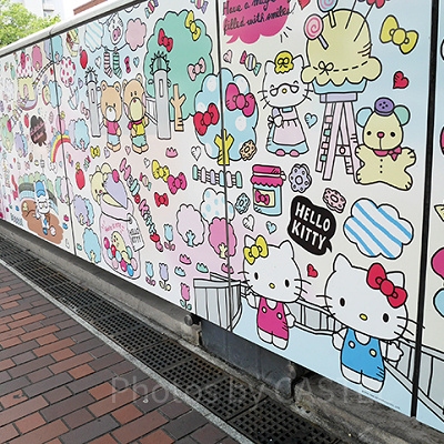 多摩センター駅前の壁面