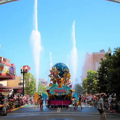 ウォーター・サプライズ・パレードの水放出シーン