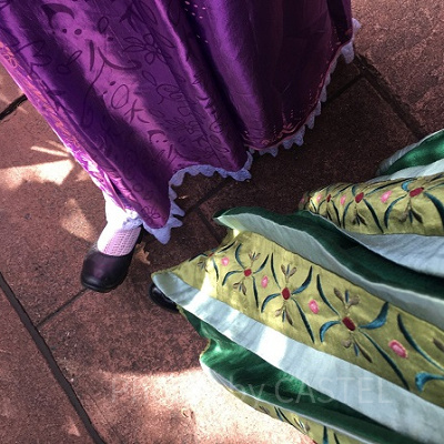 丈の長いドレスを履くと、一気にお姫様気分になります