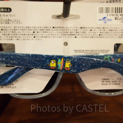   ミニオンのデニム調プリントフレームサングラスを後ろから見るとミニオンが