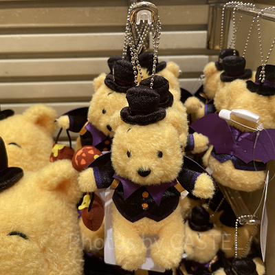 プーさんぬいぐるみバッジ（ディズニーハロウィングッズ2024）