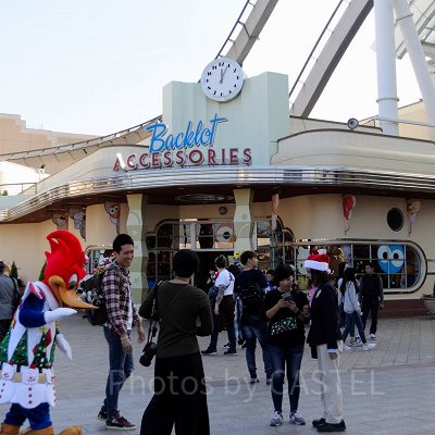 ウッディ・ウッドペッカーは毎日エントランスでゲストをお出迎え