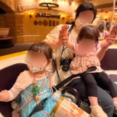 安定して座れる場合のみ膝上でも乗車が可能です