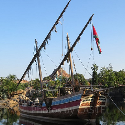 港からはディズニーシーのシンボル「プロメテウス火山」が見える