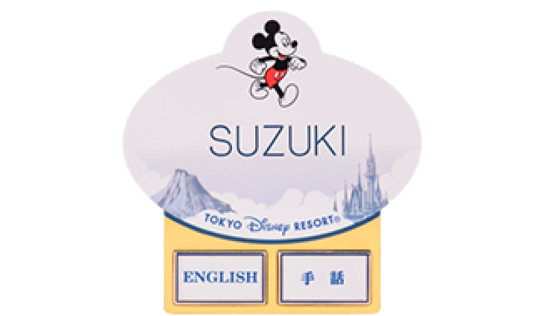 ディズニーキャストのバッジ】胸元に輝くキャストピンとは？ネームタグ