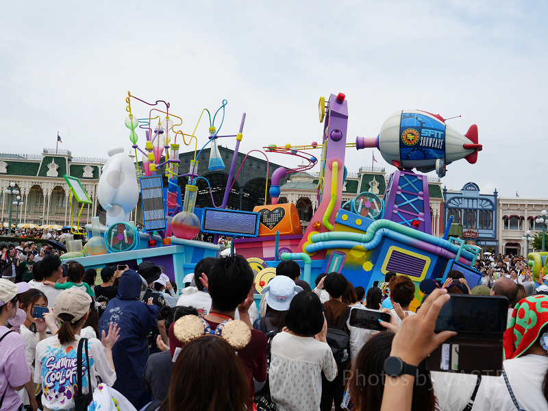 【2026年7月】ディズニーランド混雑状況レポート！混雑回避のポイントやアトラクション・レストランの待ち時間