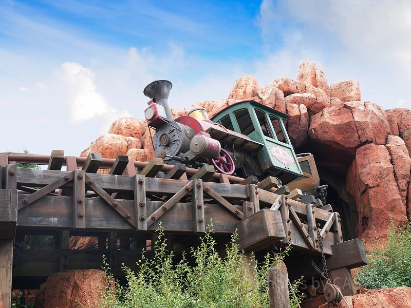ディズニーランド・シーの落下アトラクションランキング！落差を全てご