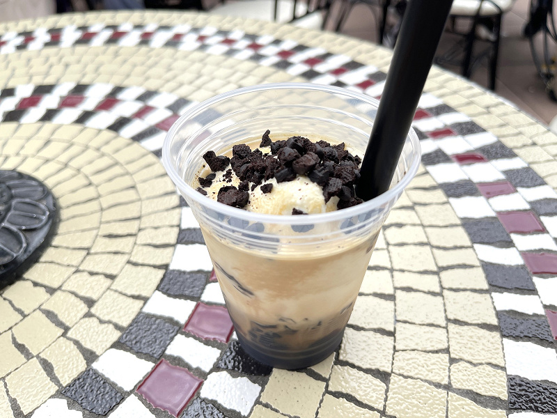 【カフェ・オーリンズ】ディズニーランドの軽食＆スイーツカフェのメニュー＆魅力を解説