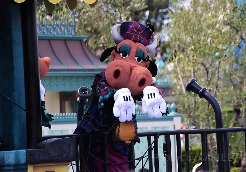 ディズニーの牛キャラ】クララベル・カウとは？グーフィーとの関係