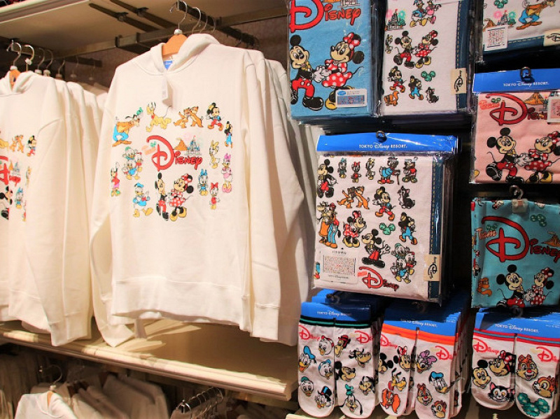 【8/27発売】チームディズニーグッズ25選！パーカー・Tシャツ・タオル・スマホケースなど