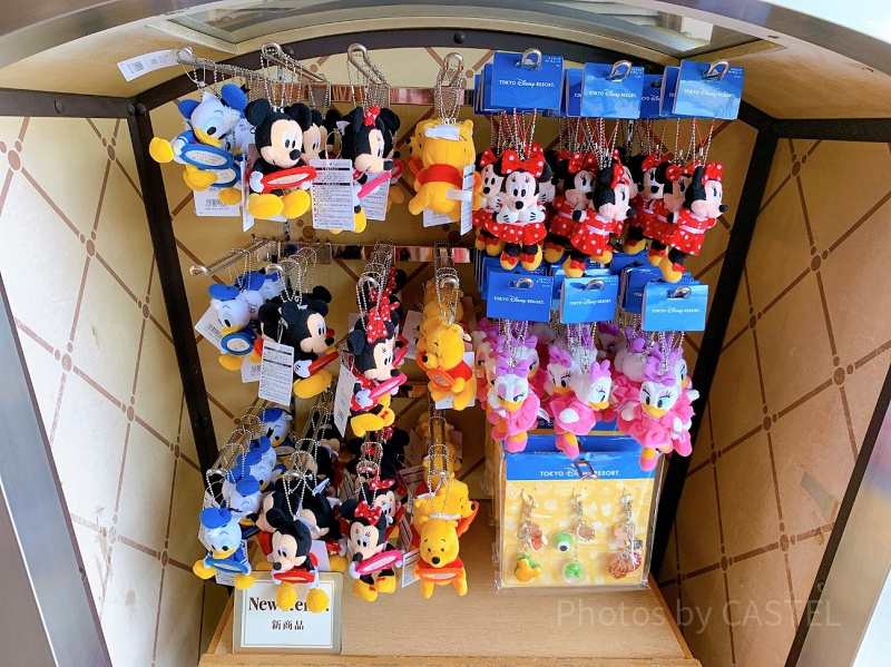 【10/10発売】ディズニー新作キーホルダー8選！販売場所＆値段まとめ！スーベニアメダルが収納できる！