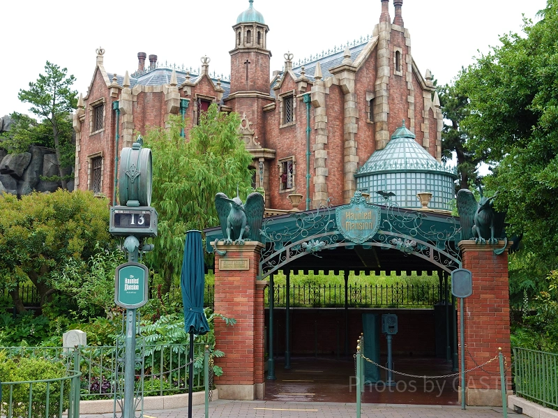 haunted-mansion-with-a-