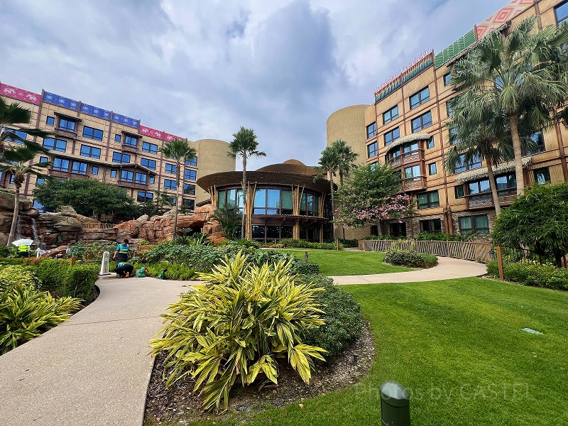 hong-kong-disney-explorers-