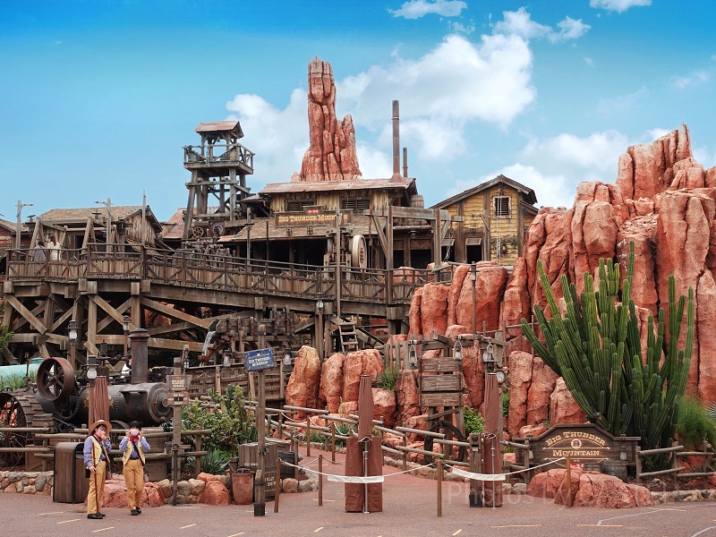 大人気アトラクション「ビッグサンダーマウンテン」が映画化！気になる